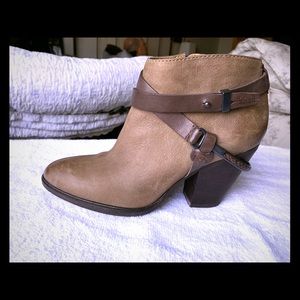 Dolce vita leather ankle boots.